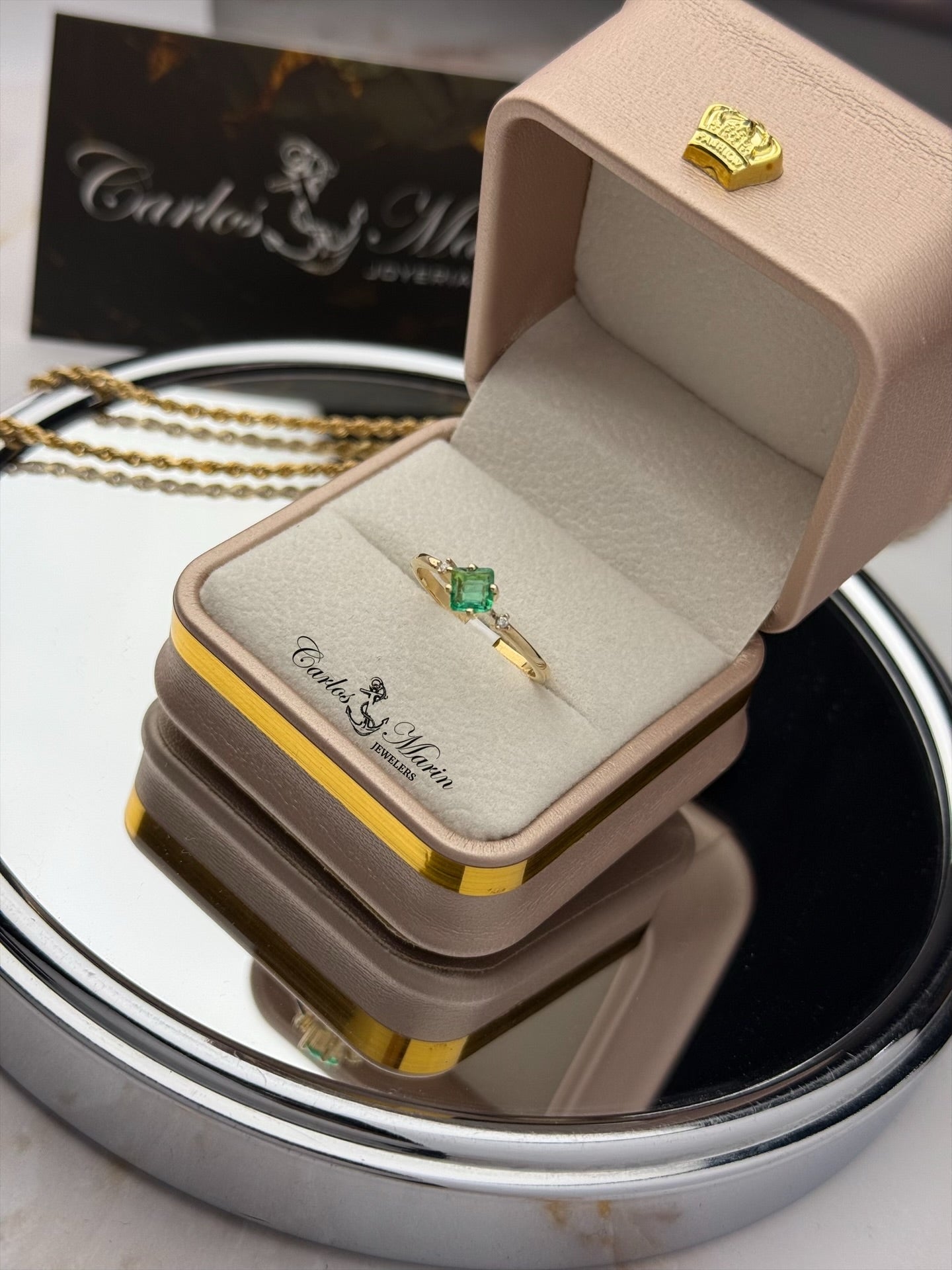 Anillo oro 18k Esmeralda y Diamantes