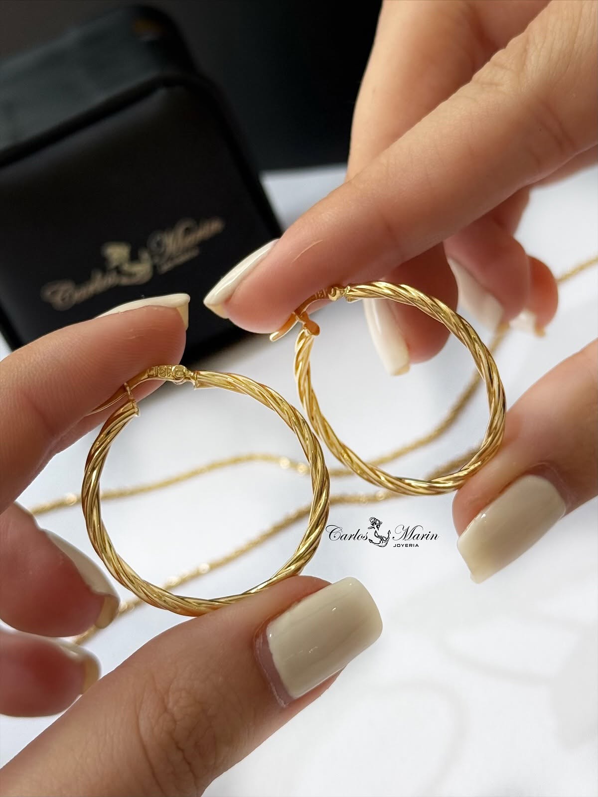 Candongas Entrelazadas 3 cm en Oro 18K