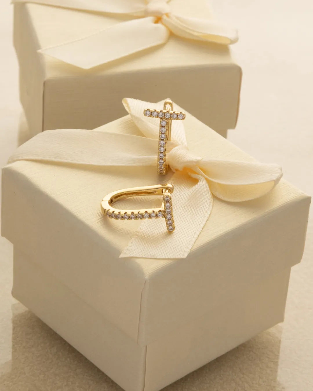 Candongas T Pave 13 mm en Oro Laminado