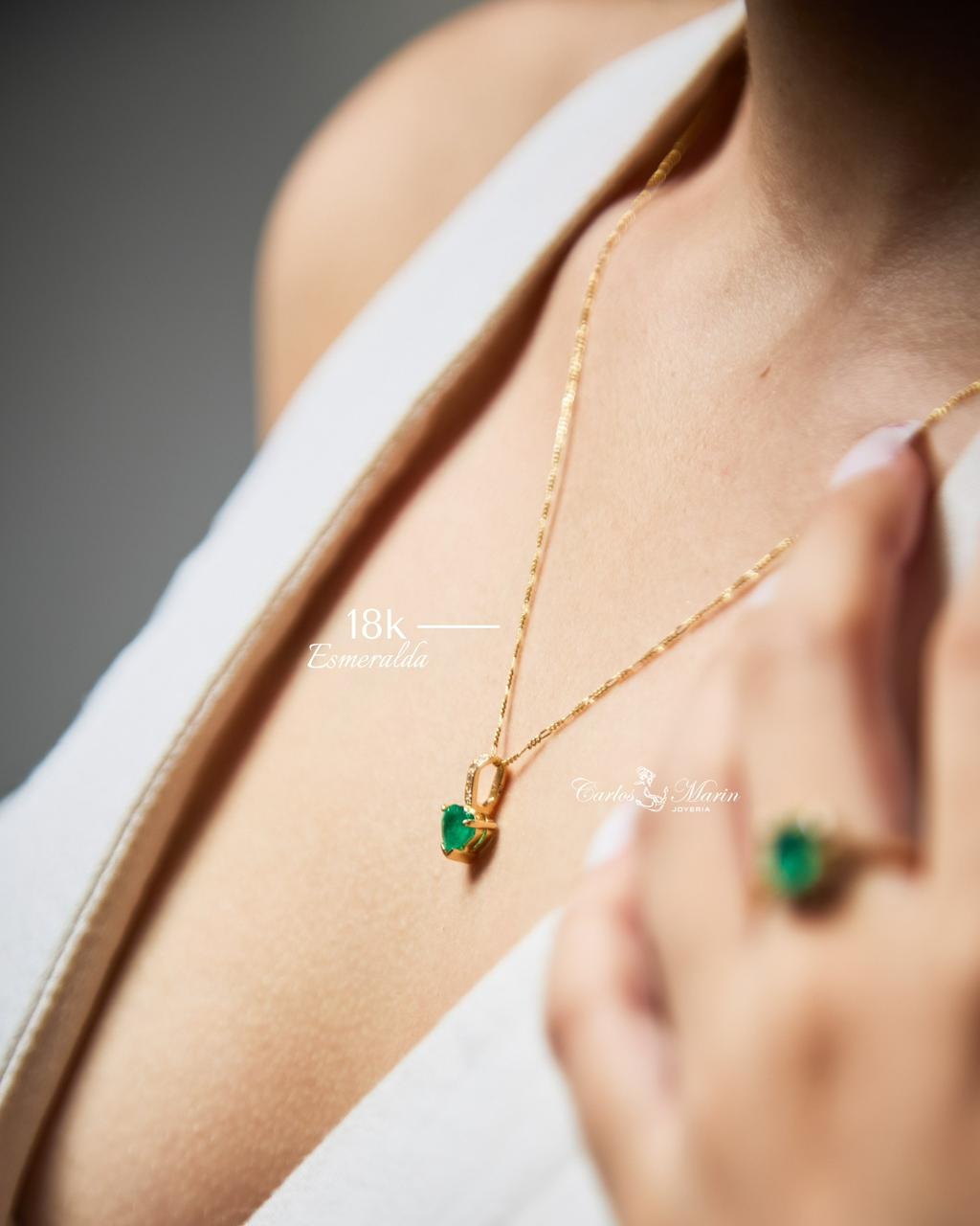 Dije Corazón con Esmeralda y Diamantes en Oro 18K – Con Certificado