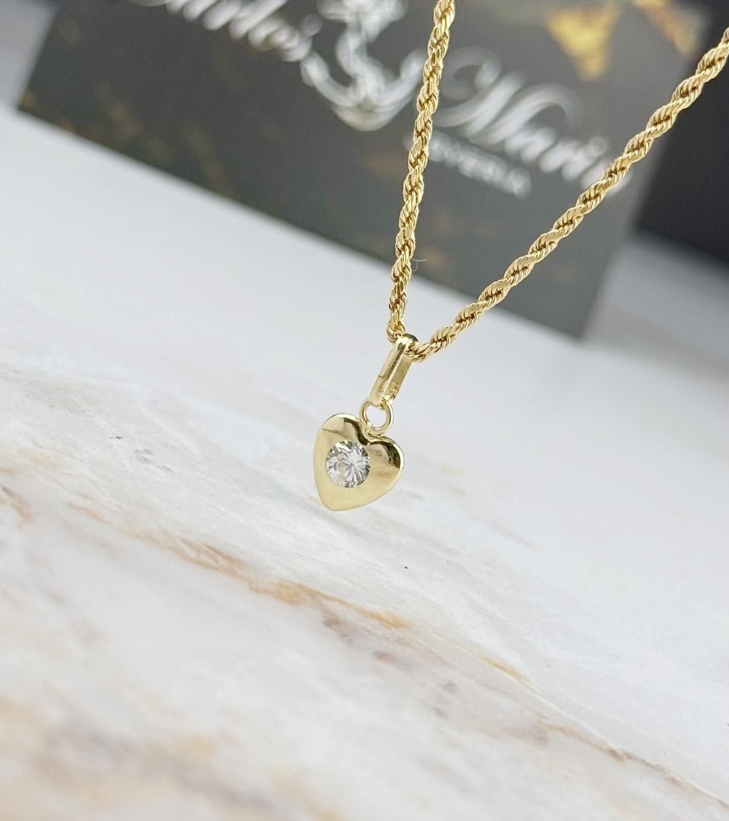 Dije Corazón con circón Blanco en Oro de 18K