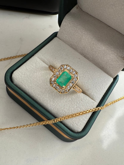 Anillo Esmeralda Imperial – Diseño Especial en Oro 18K
