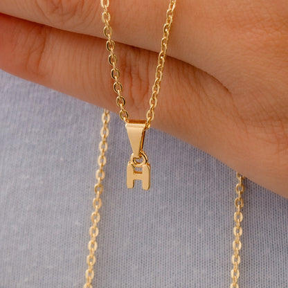 Dije Letras H en Oro Laminado