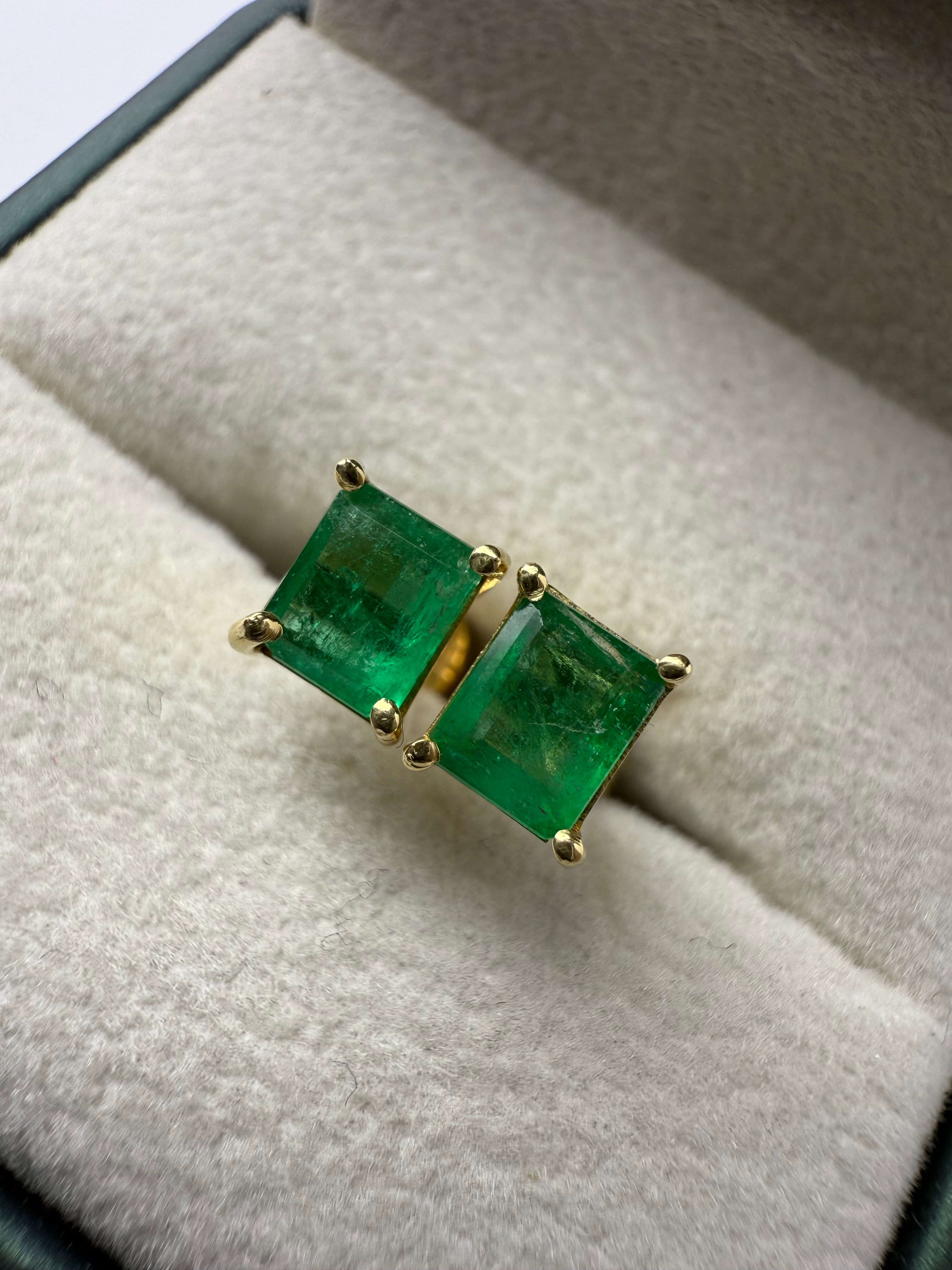 Topos con Esmeralda en Oro de 18K