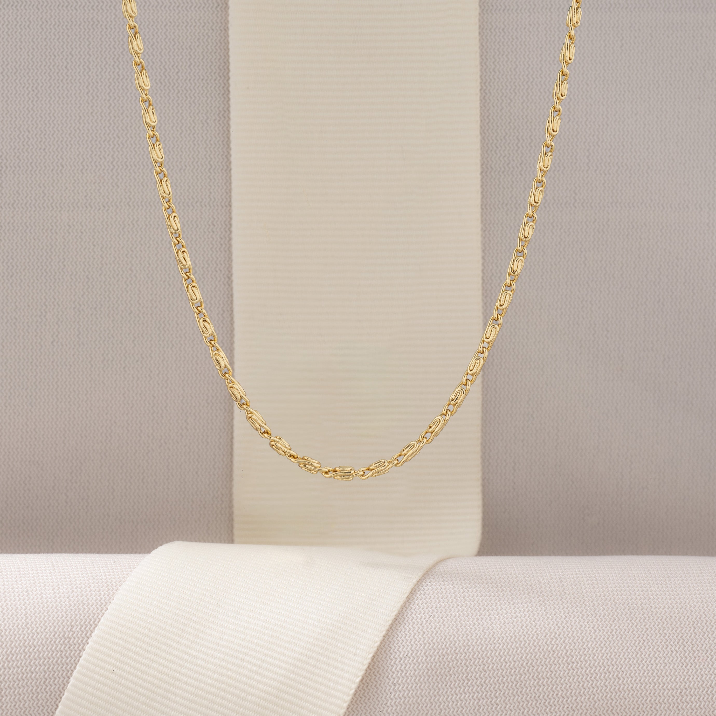 Cadena Caracol Gruesa – 45 cm en Oro Laminado
