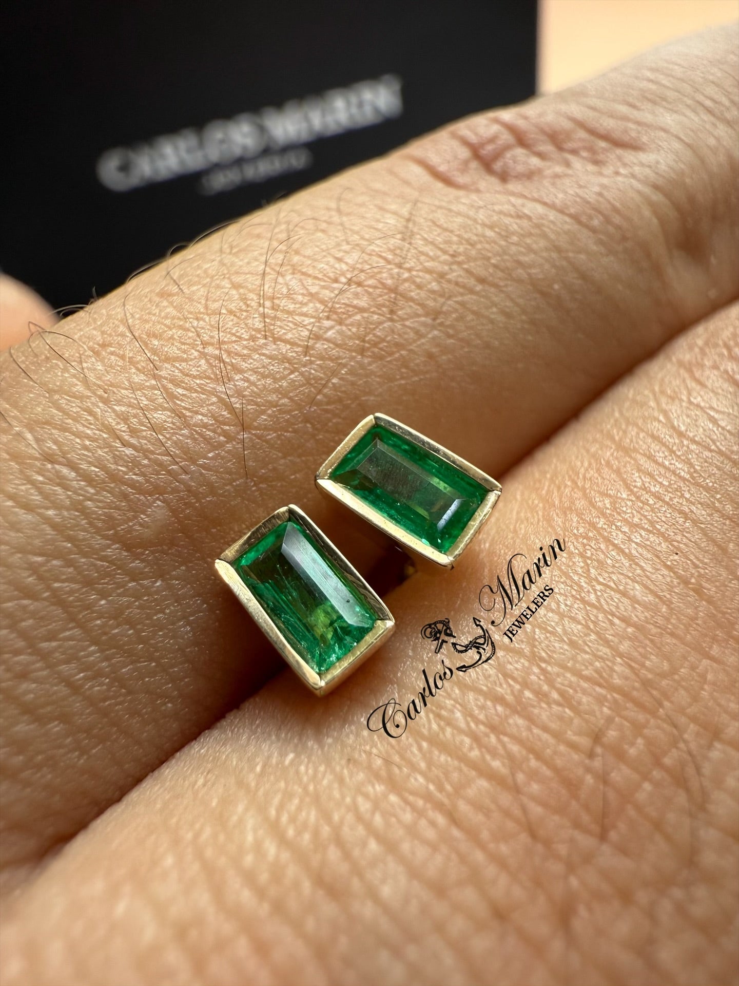 Aretes con Esmeralda en Oro de 18K