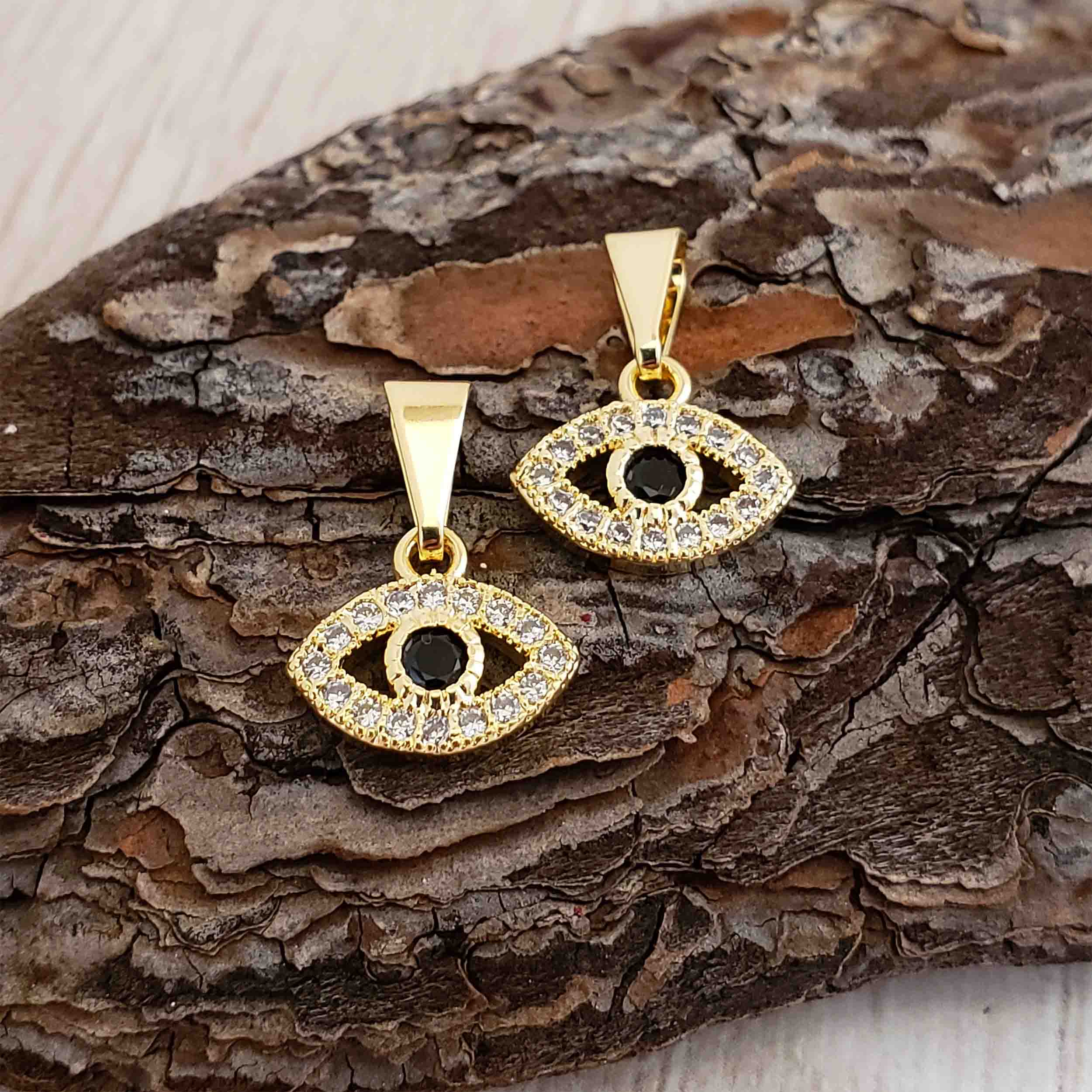 Dije Ojo Turco Mini con Circonias en Oro Laminado
