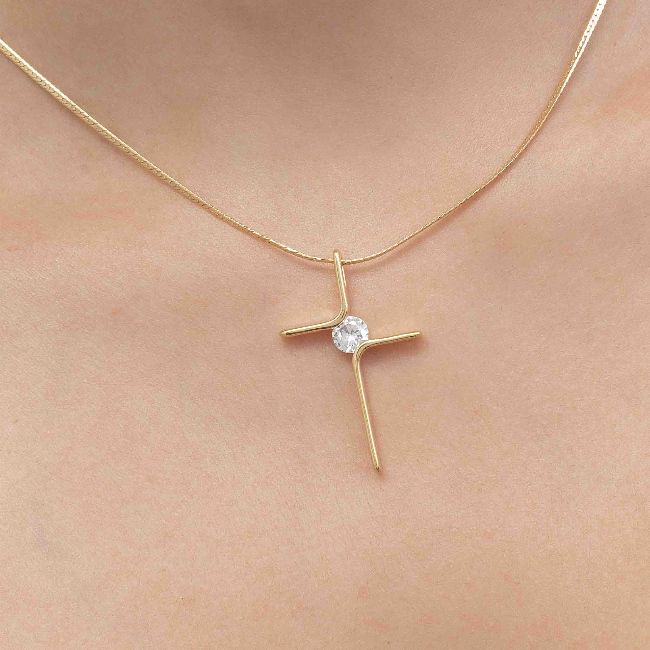 Dije Cruz con Circonia 4 cm en Oro Laminado