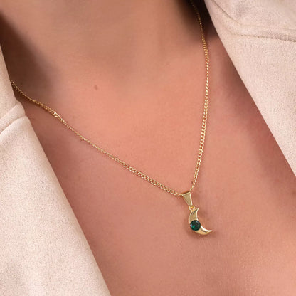 Dije Luna con Circonia Verde en Oro Laminado
