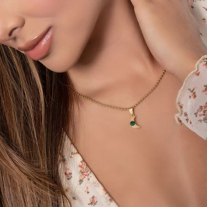 Dije Luna con Circonia Verde en Oro Laminado