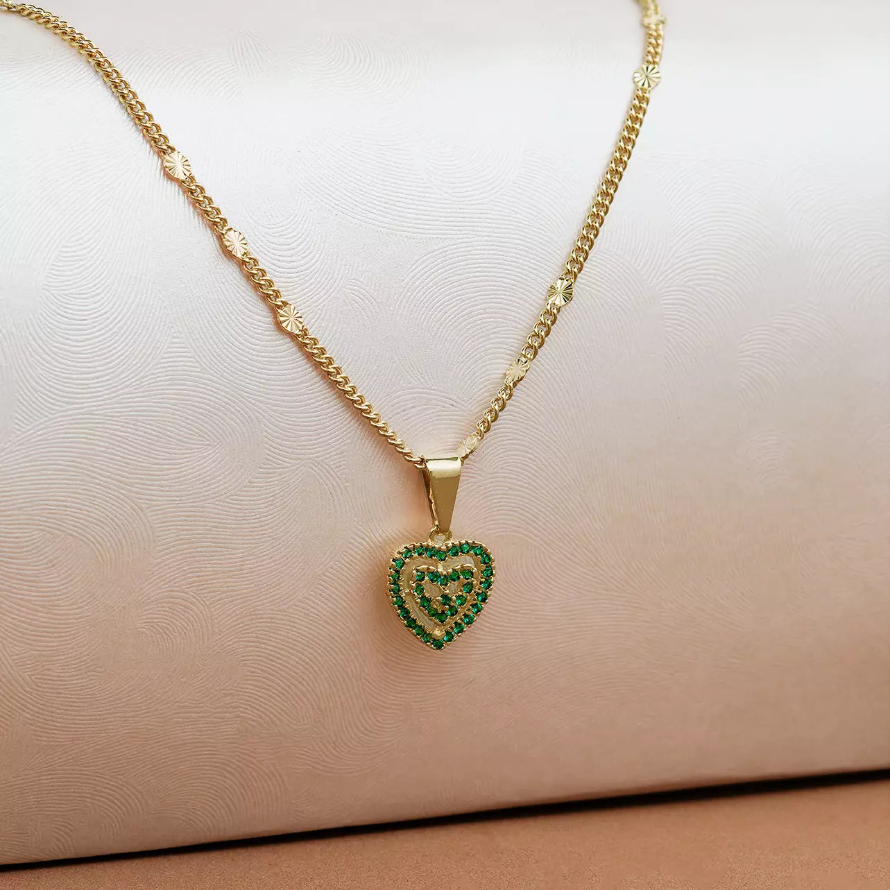 Dije Eternal Love en Oro Laminado