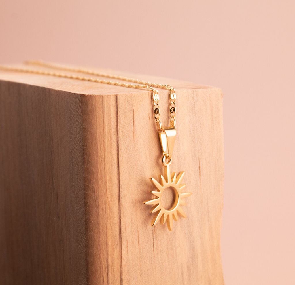 Dije Sol en Oro Laminado