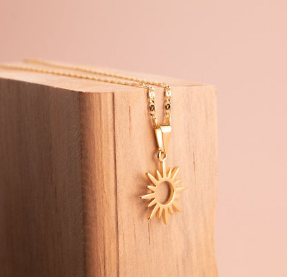 Dije Sol en Oro Laminado