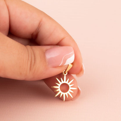 Dije Sol en Oro Laminado