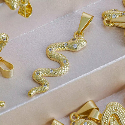 Dije Serpiente con Cristal en Oro Laminado