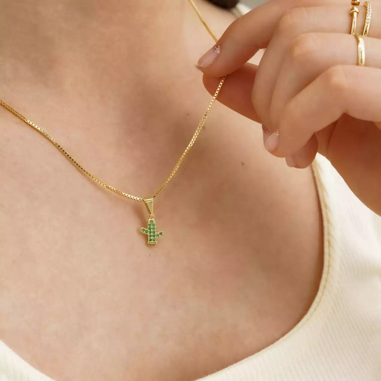 Dije Cactus en Oro Laminado