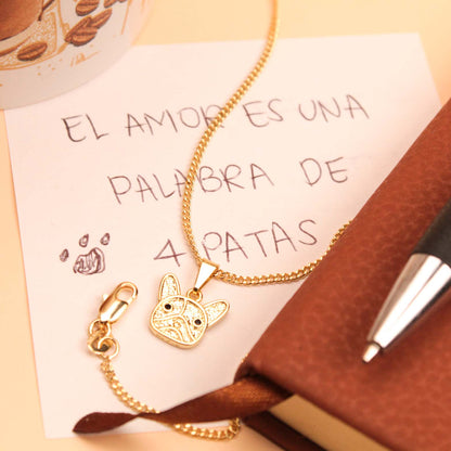 Dije B. Francés Negro en Oro Laminado