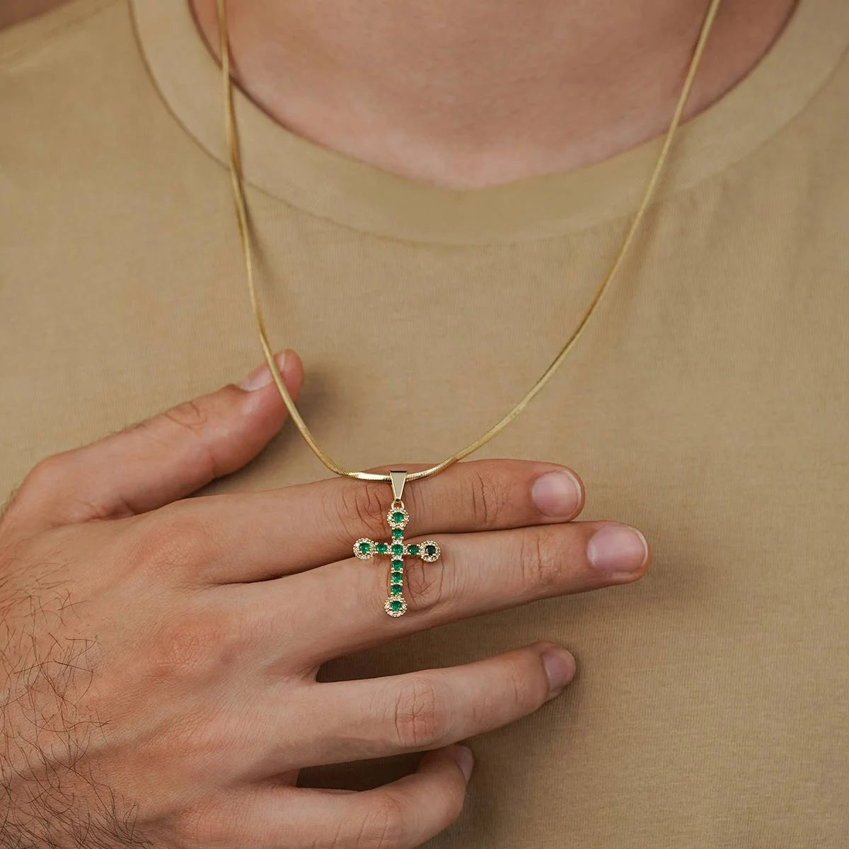 Dije Verde Love en Oro Laminado