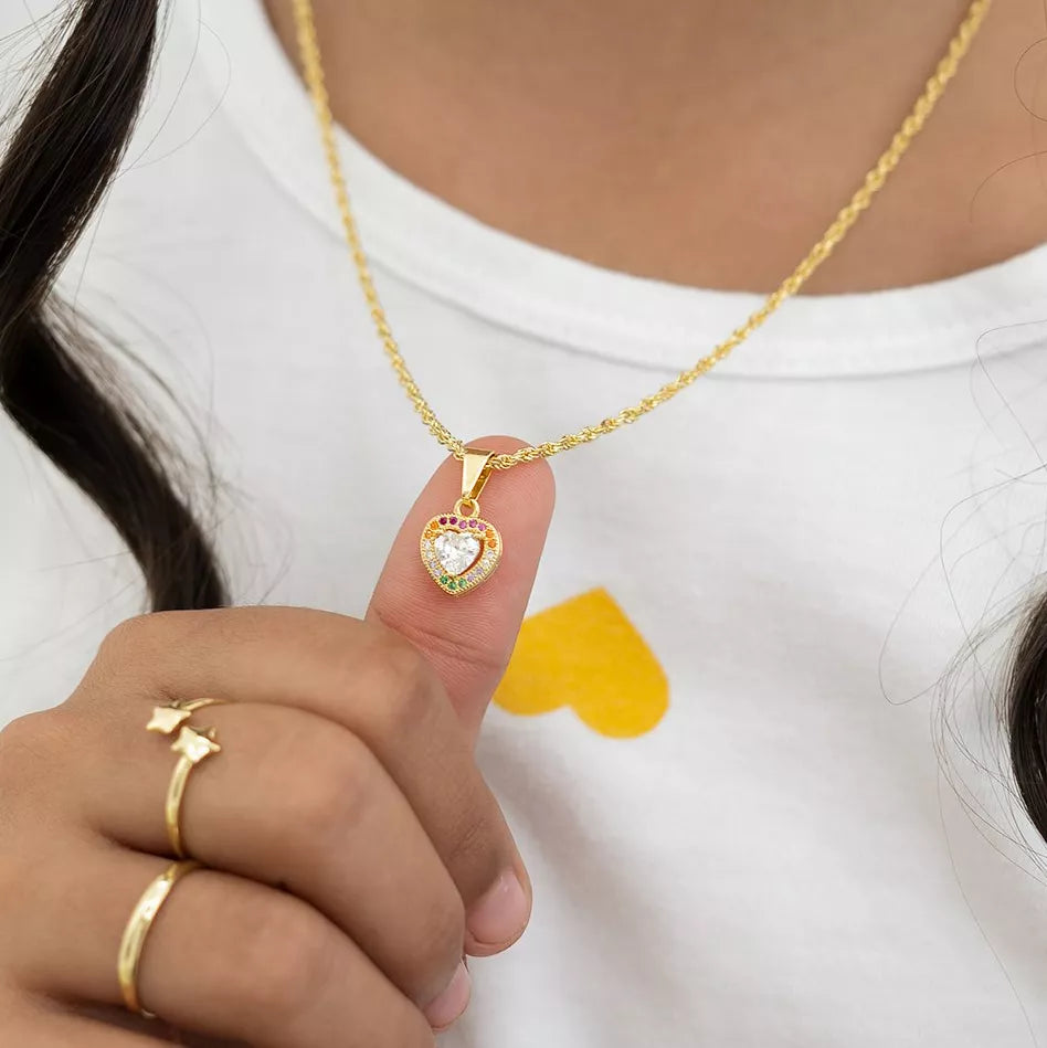 Dije Rainbow Love en Oro Laminado