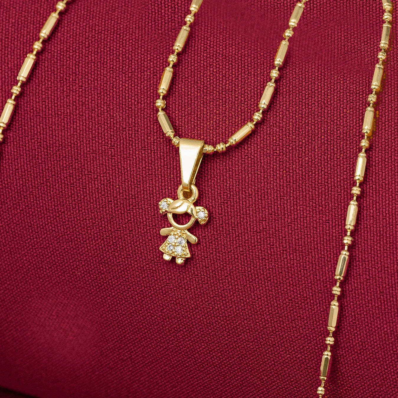 Dije Little Girl en Oro Laminado