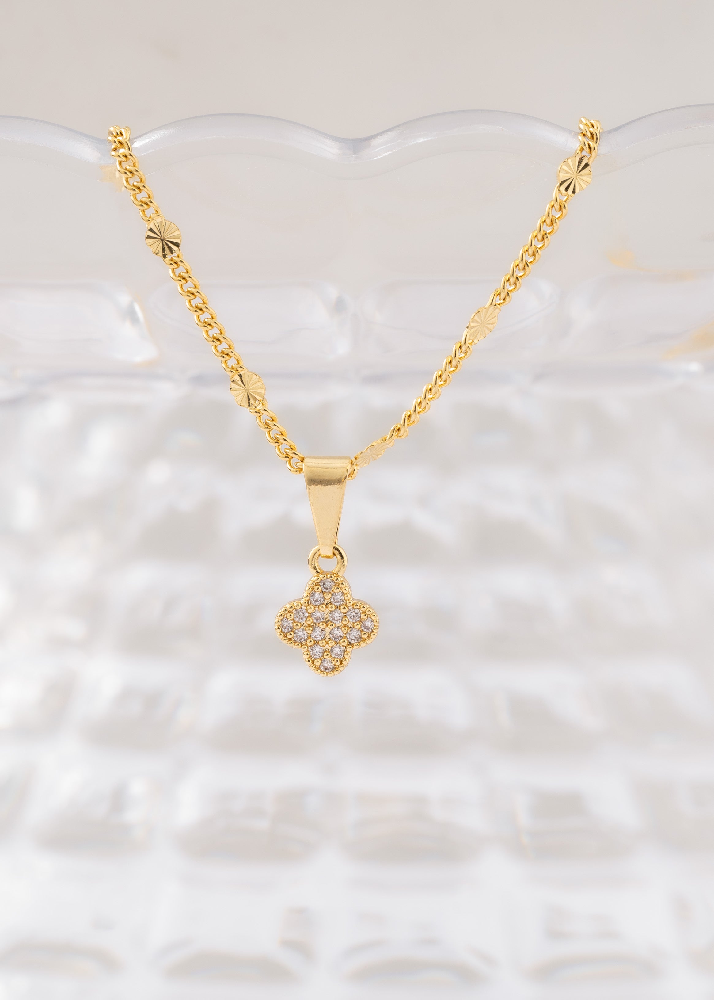 Dije Clover Circonias 7 mm en Oro Laminado