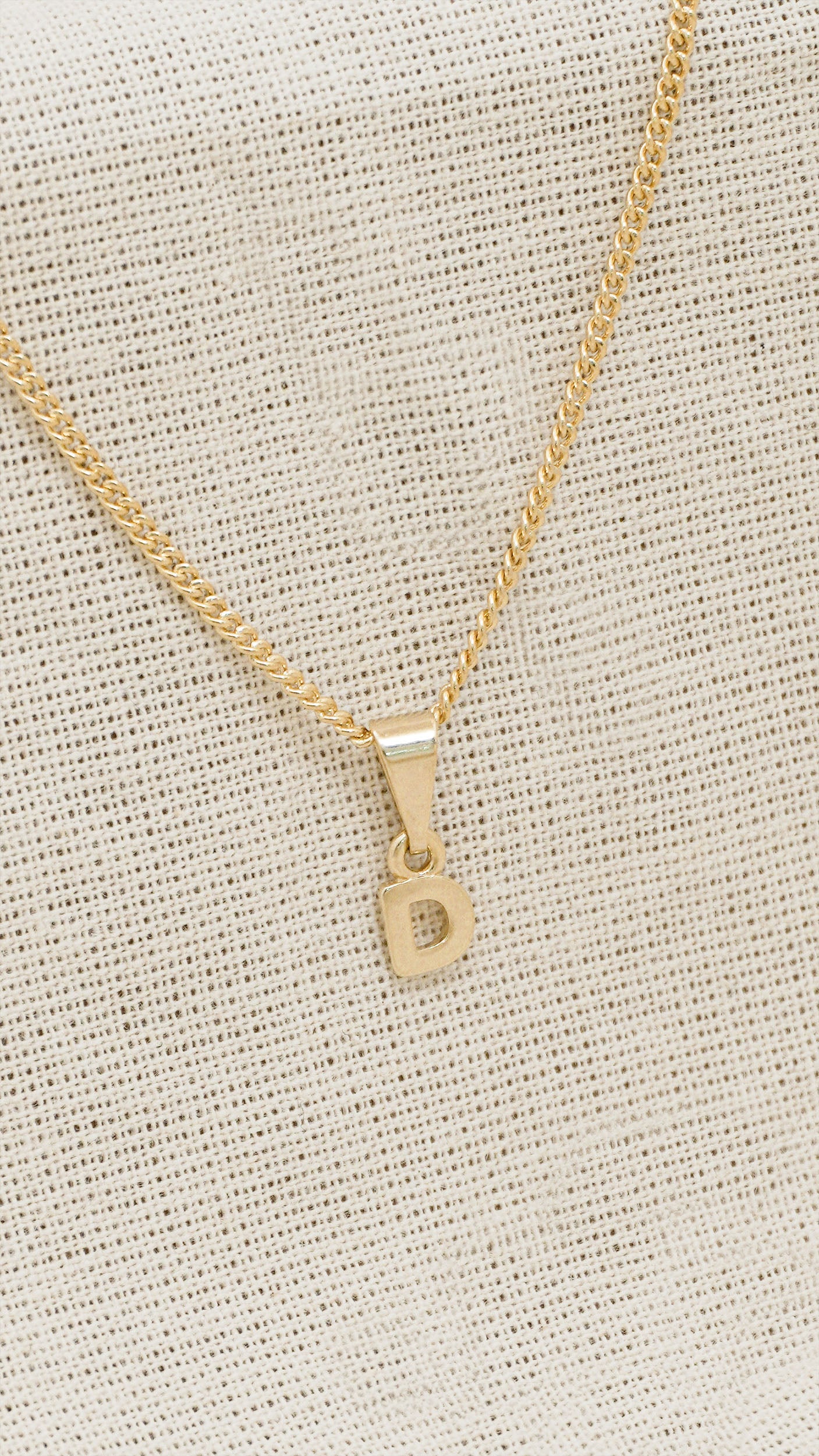 Dije Letras D en Oro Laminado