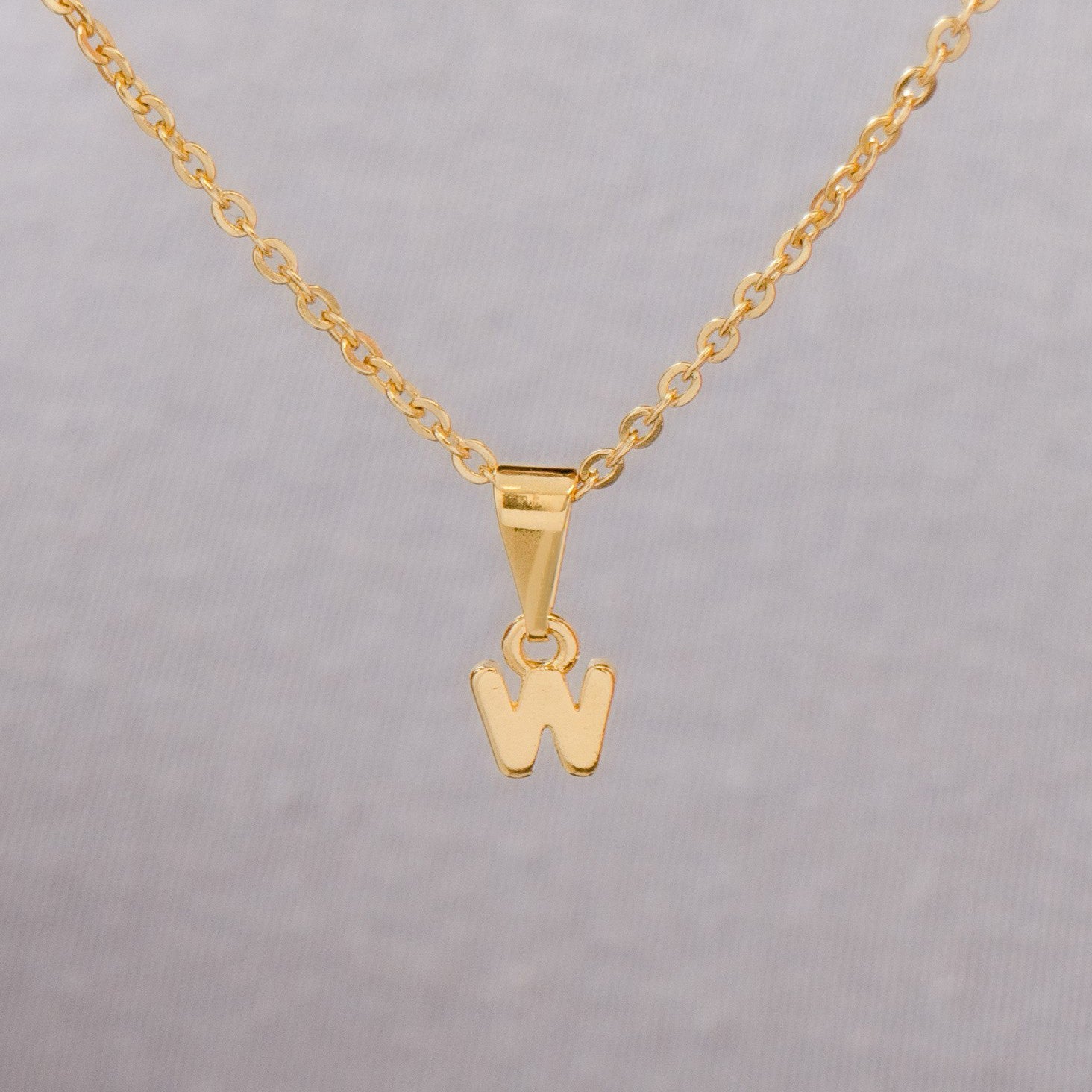 Dije Letra W en Oro Laminado