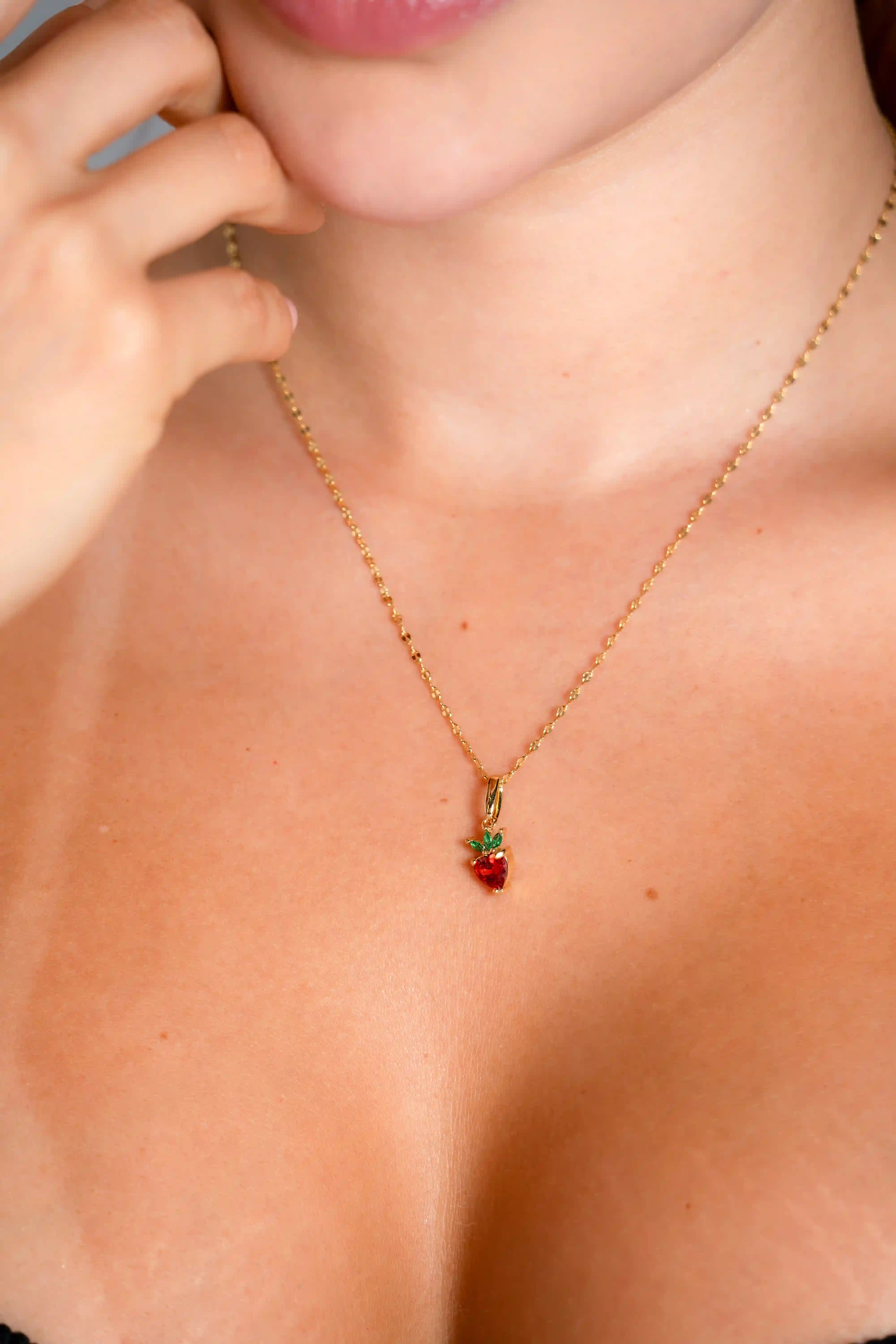 Dije Strawberry en Oro Laminado