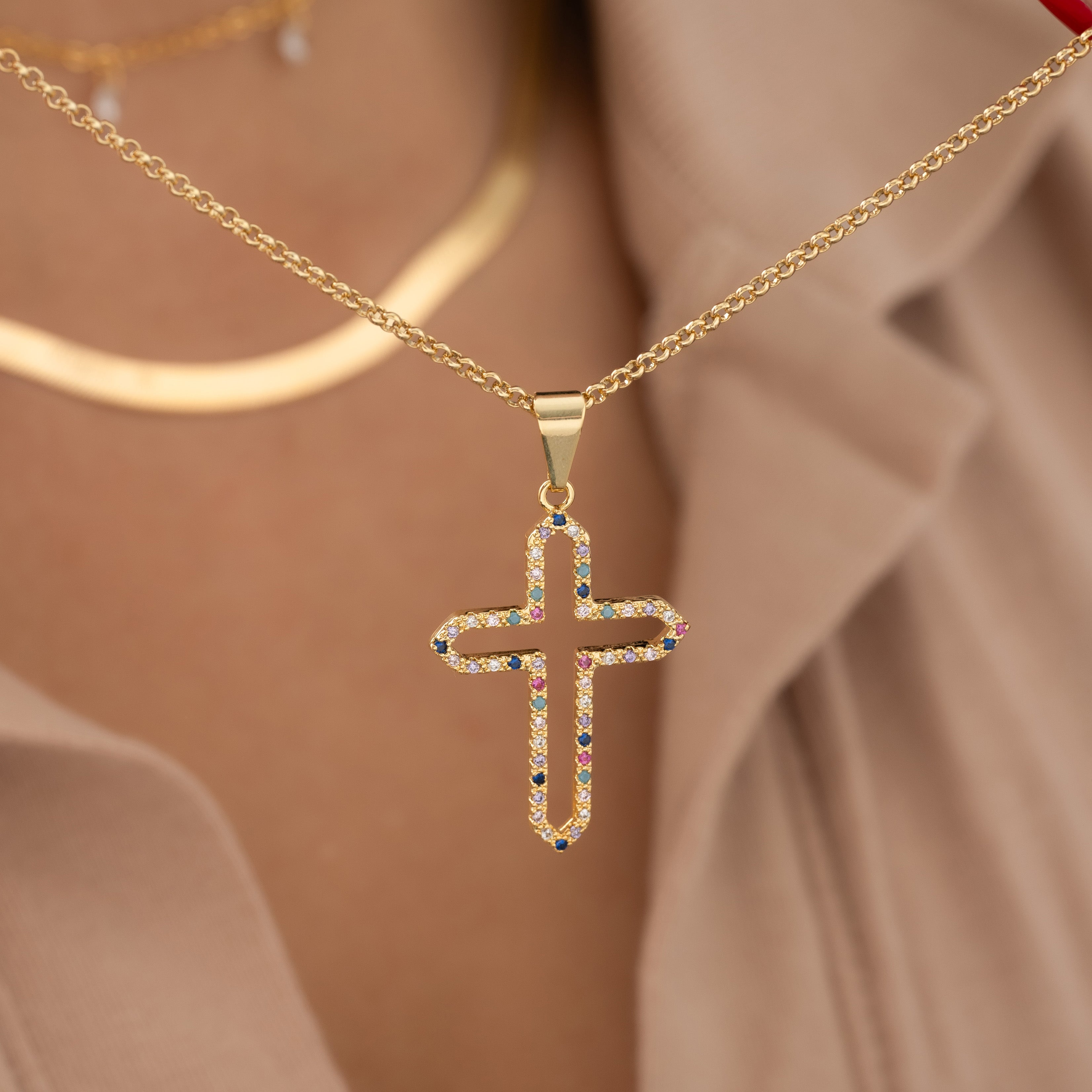 Dije Divine Grace en Oro Laminado