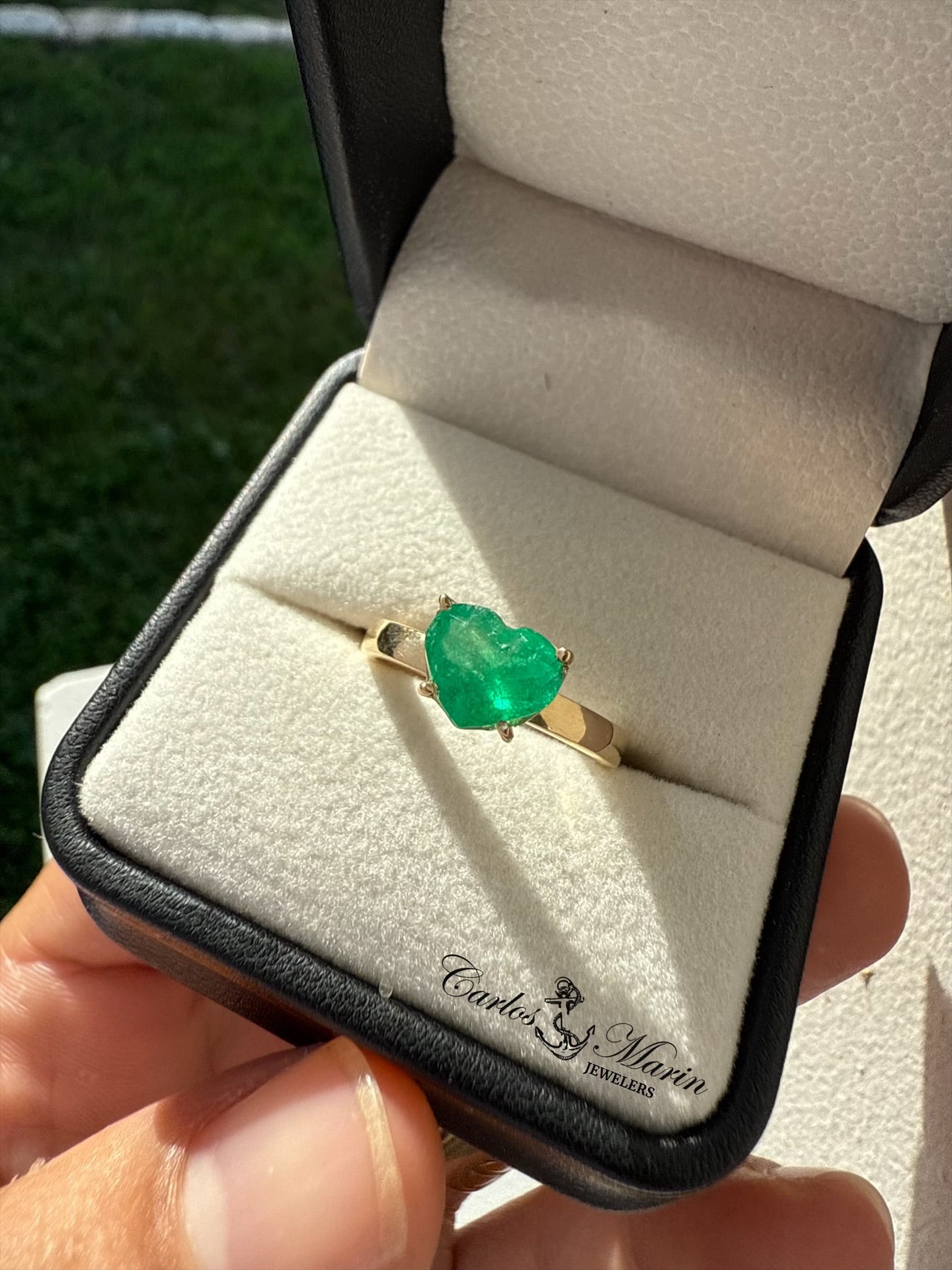 Anillo de oro 18k con Esmeralda corazón