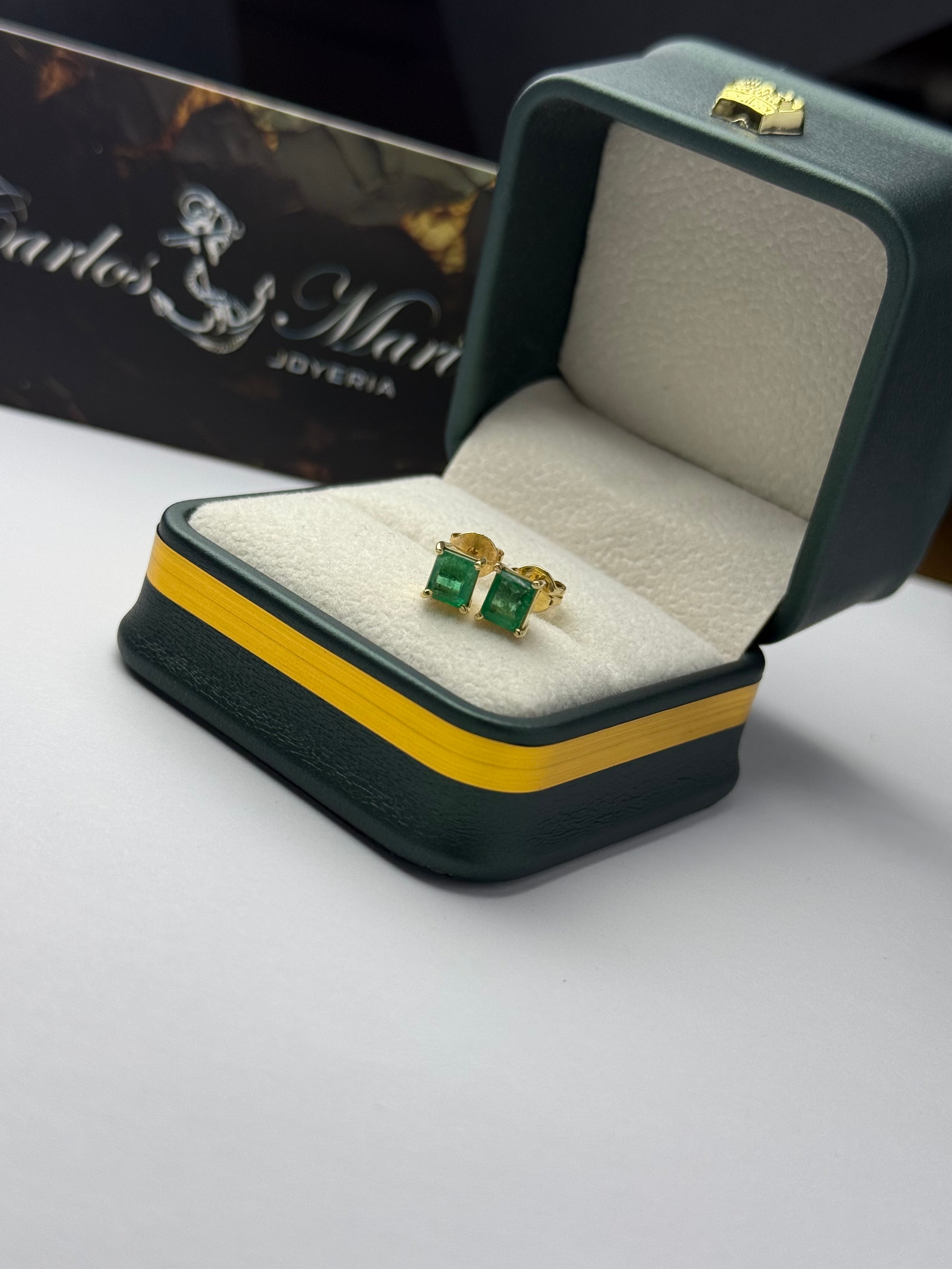Topos con Esmeralda en Oro de 18K