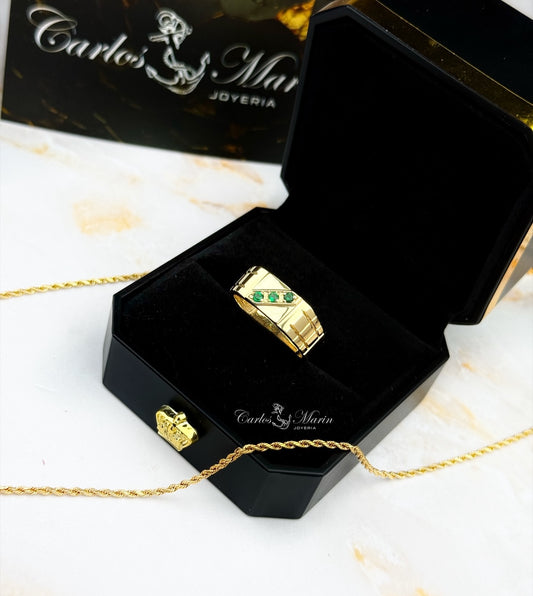Anillo Cuadrado con Tres Circones Verdes Cruzados en Oro 18K
