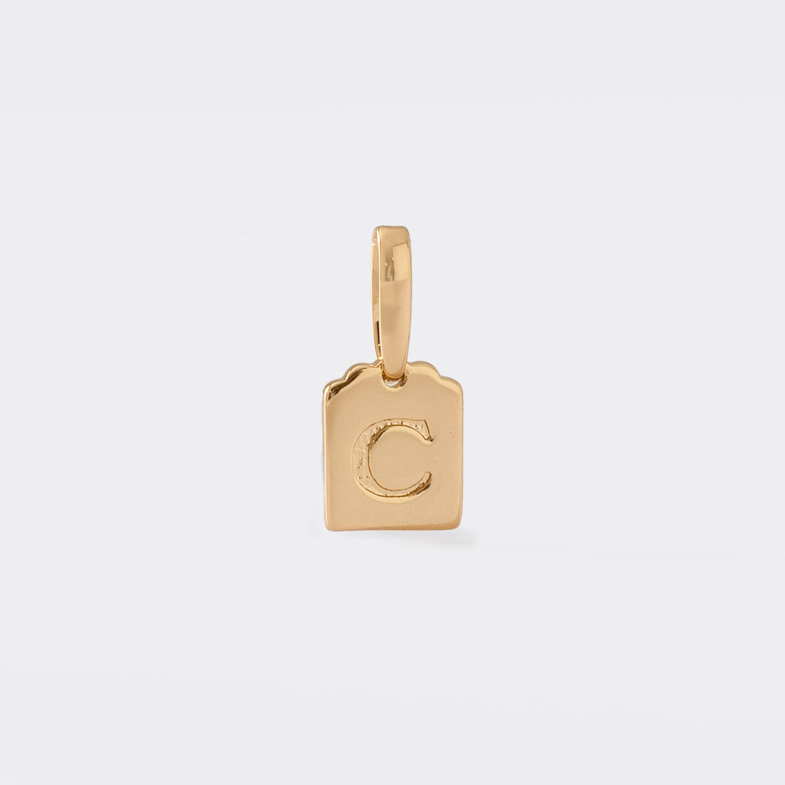 Placa Letra C en Oro Laminado