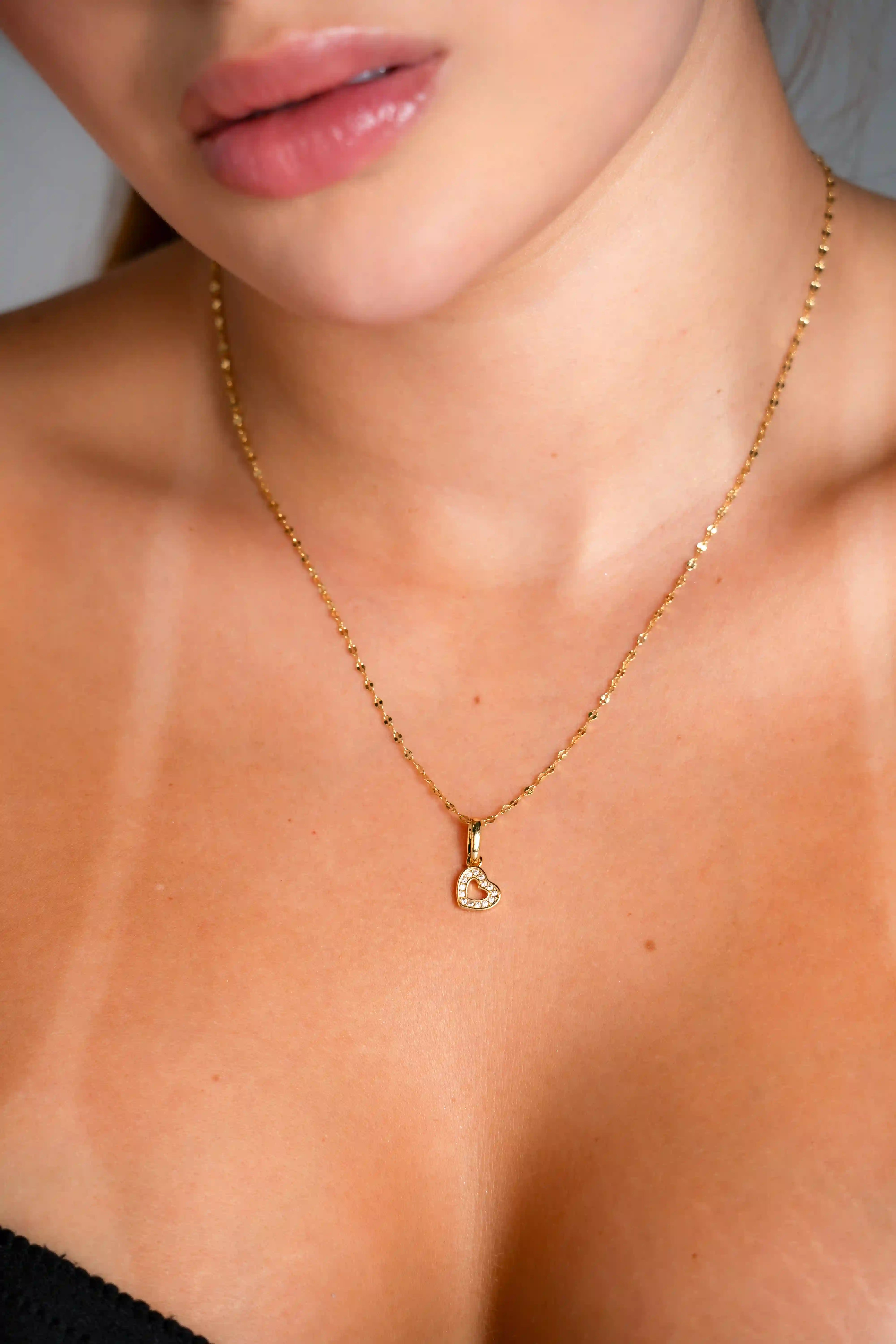Dije Baby Love en Oro Laminado