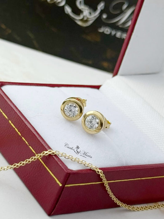Topos Redondos con Circon Blanco en Oro de 18K