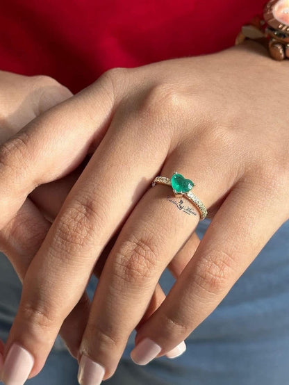 Anillo con Esmeralda Corazón en Oro 18K con Certificado