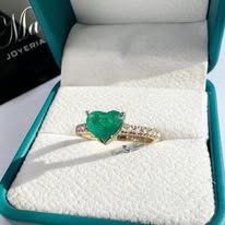 Anillo con Esmeralda Corazón en Oro 18K con Certificado