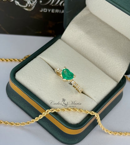 Anillo con Esmeralda Corazón en Oro 18K con Certificado