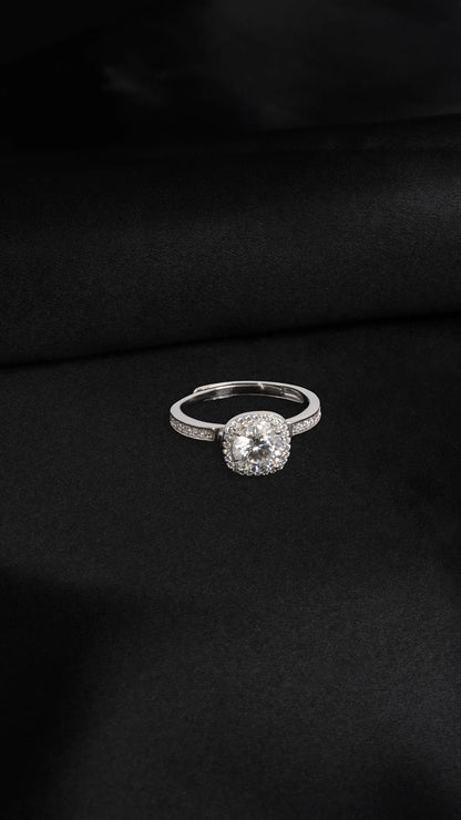 Anillo Halo con Moissanita Cushion Ajustable en Plata