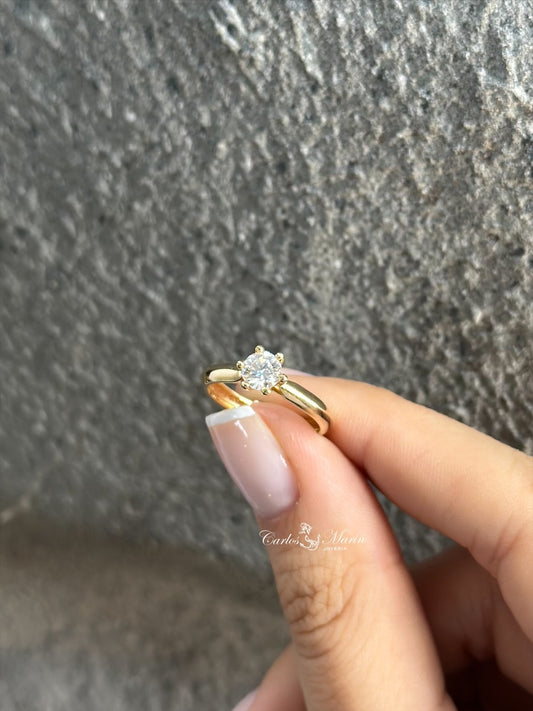Anillo solitario circón 6 puntas en oro 18K