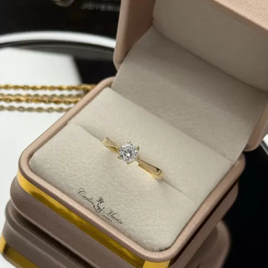 Anillo Solitario Brillante con Piedra Central Circón en Oro 18K