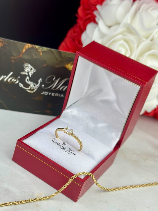 Anillo Solitario con Circones Laterales en un Solo Lado en Oro 18K