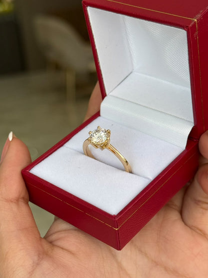 Anillo de Compromiso Solitario en Oro 18K con Moissanita