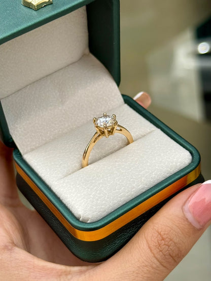 Anillo de Compromiso Solitario en Oro 18K con Moissanita