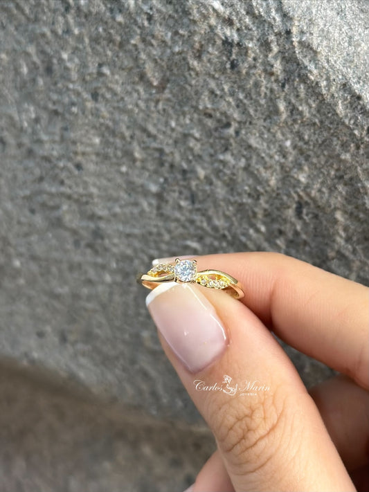 Anillo Solitario Tipo Infinito con Circones en Oro 18K