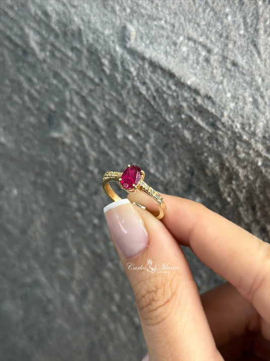 Anillo Solitario con Rubí Sintético y Circones en Oro 18K