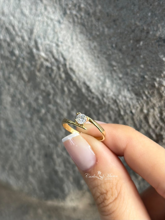 Anillo Solitario Cruzado en Oro 18K