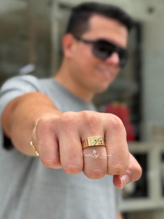 Anillo Cuadrado Cruzado con Esmeralda y Moissanitas Oro 18K