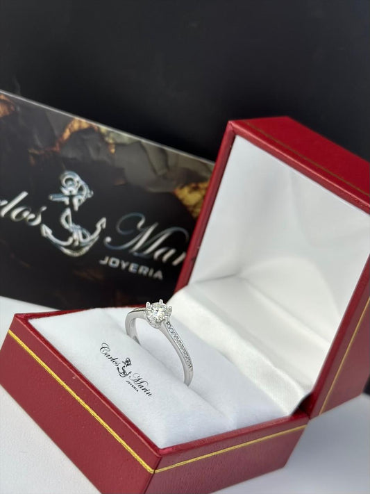 Anillo Soft Glow con moissanita en plata elegante