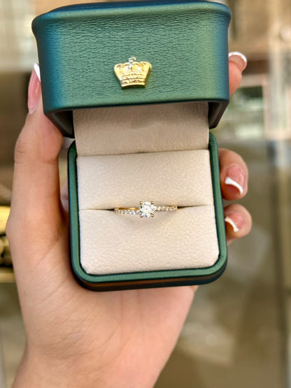 Anillo Solitario en Oro 18K con Circones